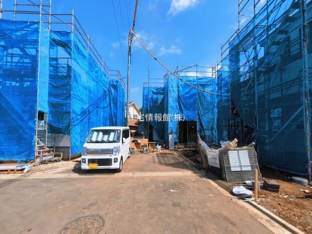 前面道路を含めた現地写真です。