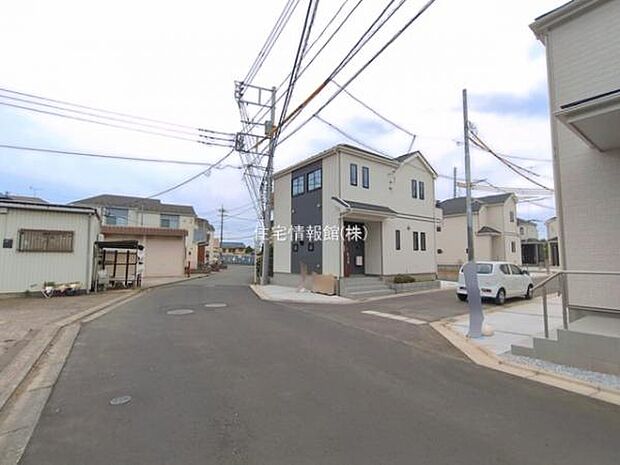 前面道路を含めた現地写真です。