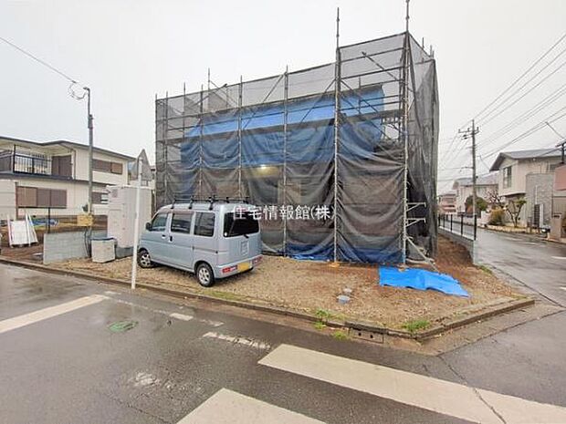 前面道路を含めた現地写真です。