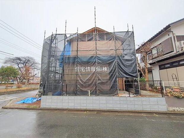 前面道路を含めた現地写真です。