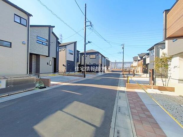 前面道路を含めた現地写真です。