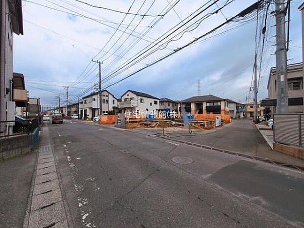 前面道路を含めた現地写真です。