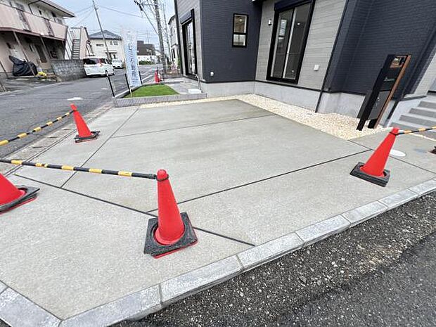 駐車場ももちろん完備しておりますのでお車所有の方にも心強いです。