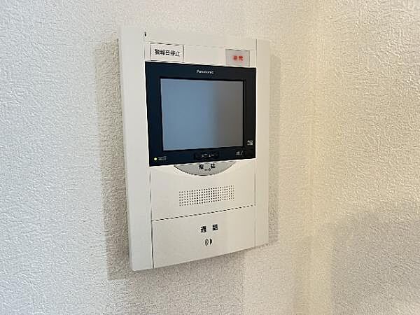 TVモニター付きインターフォンで、お部屋から訪問者を確認できます。
