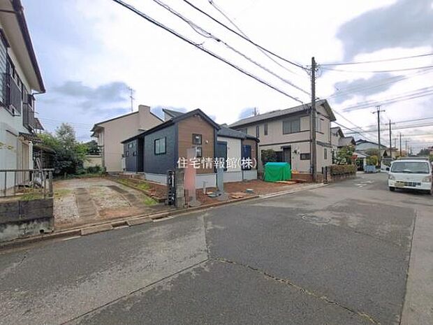 前面道路を含めた現地写真です。