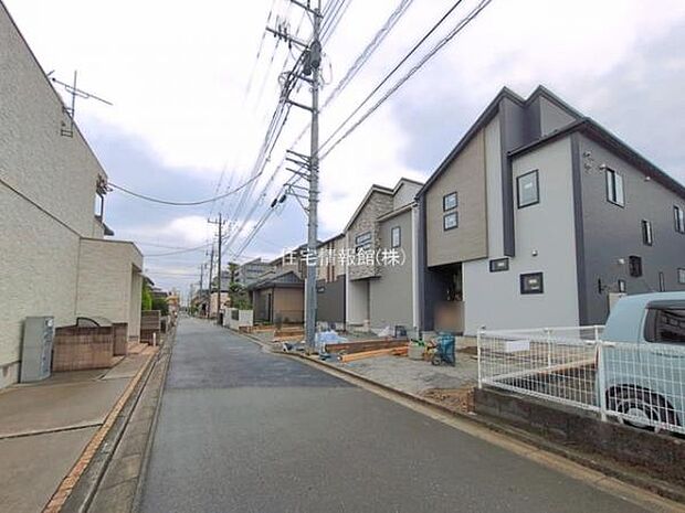 前面道路を含めた現地写真です。