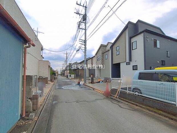 前面道路を含めた現地写真です。