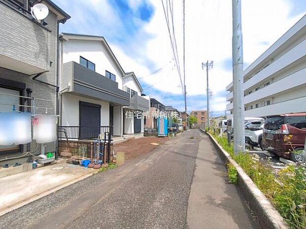 前面道路を含めた現地写真です。