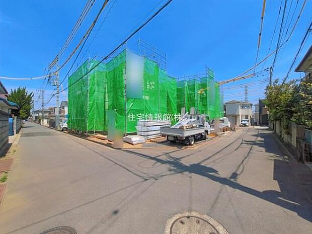 前面道路を含めた現地写真です。