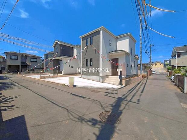 前面道路を含めた現地写真です。