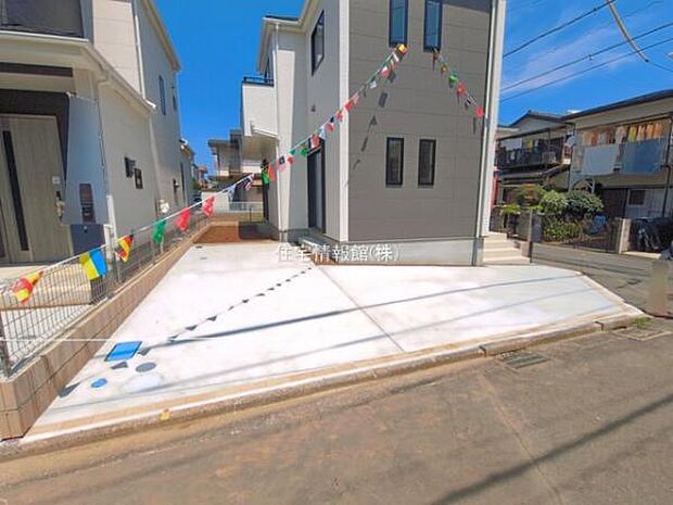 前面道路を含めた現地写真です。