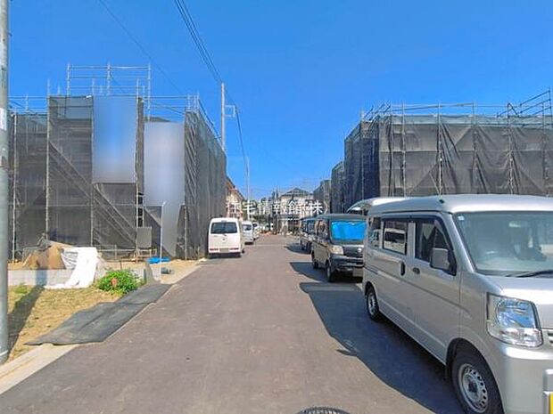 前面道路を含めた現地写真です。