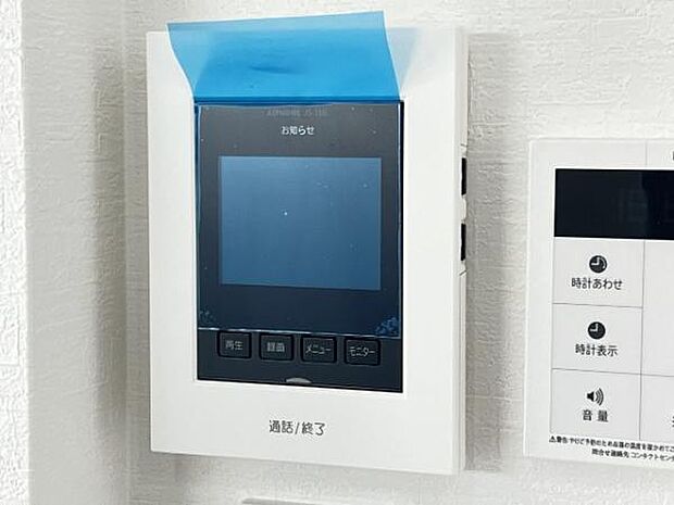 訪問者が一目で分かるTVモニタ付きインターフォンを装備した心強さも魅力なお住まいです。