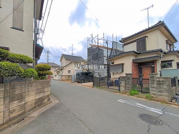 前面道路を含めた現地写真です。