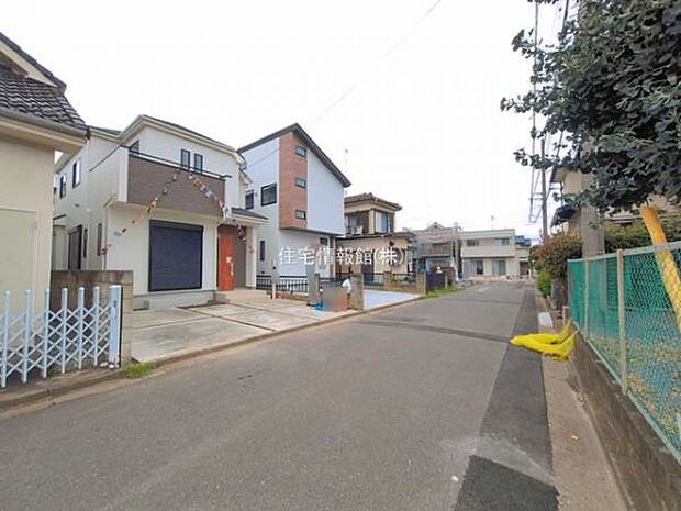 前面道路を含めた現地写真です。