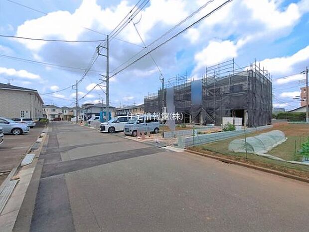 前面道路を含めた現地写真です。