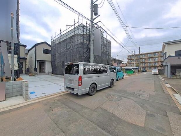 前面道路を含めた現地写真です。