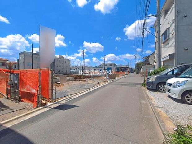 前面道路を含めた現地写真です。