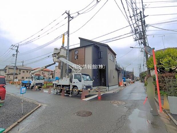 前面道路を含めた現地写真です。