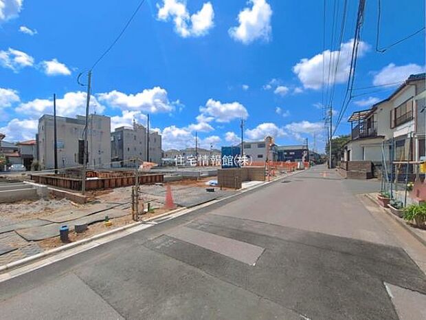 前面道路を含めた現地写真です。