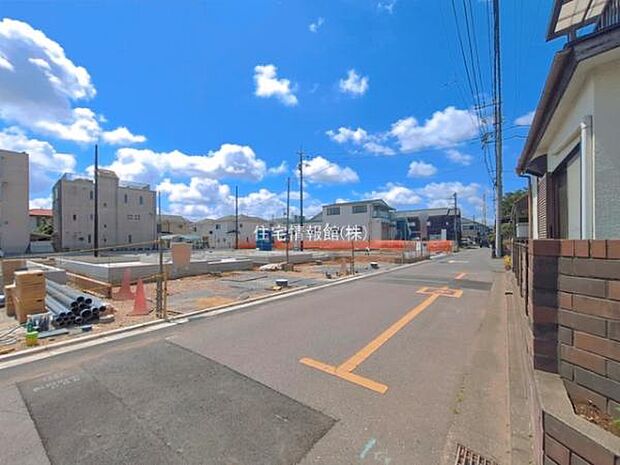 前面道路を含めた現地写真です。