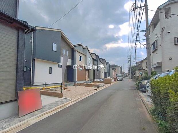 前面道路を含めた現地写真です。