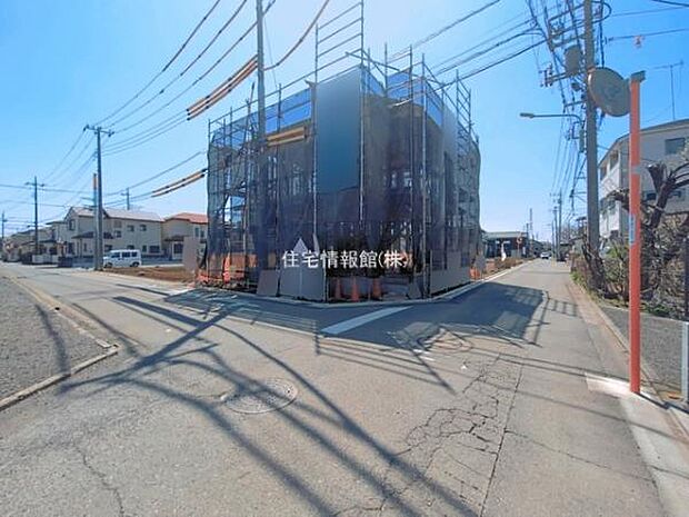 前面道路を含めた現地写真です。