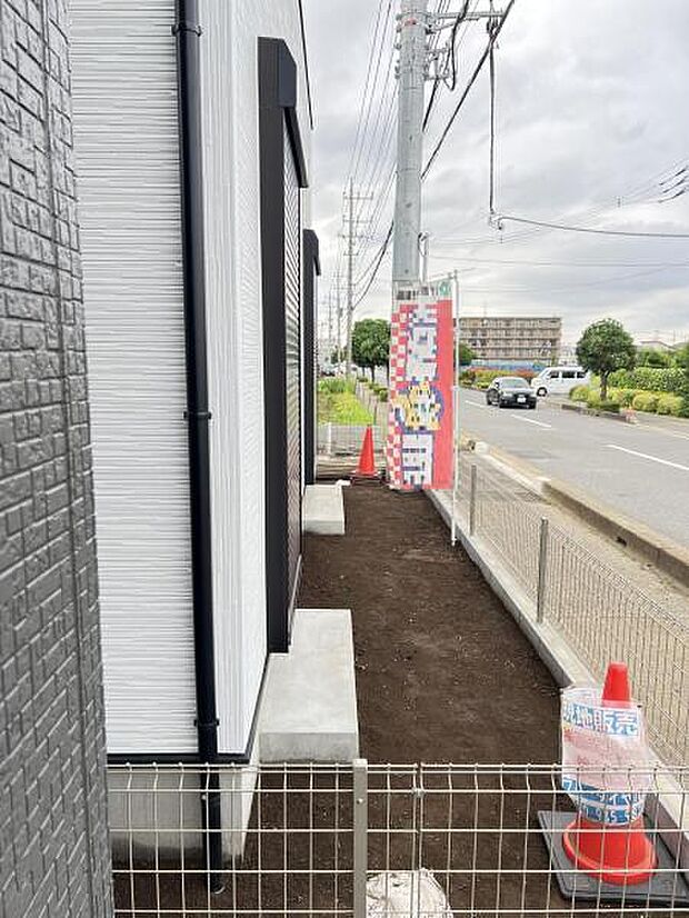 お庭があり開放感たっぷりです。季節のお花を楽しめそうです。