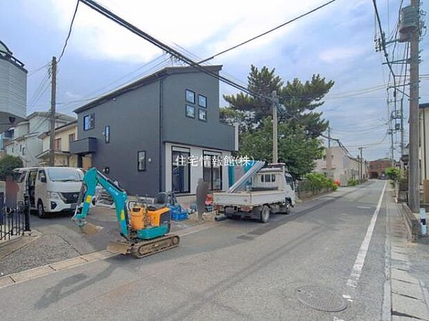 前面道路を含めた現地写真です。