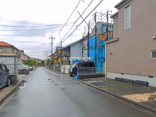 前面道路を含めた現地写真です。