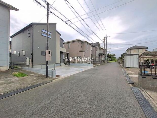 前面道路を含めた現地写真です。