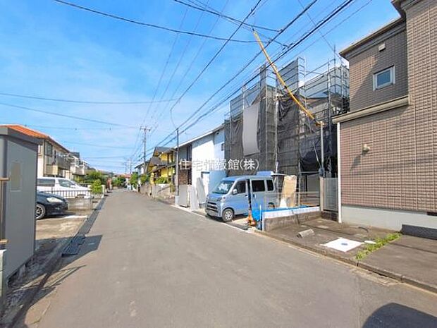 前面道路を含めた現地写真です。