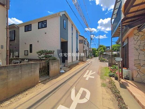 前面道路を含めた現地写真です。