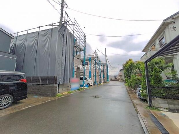 前面道路を含めた現地写真です。
