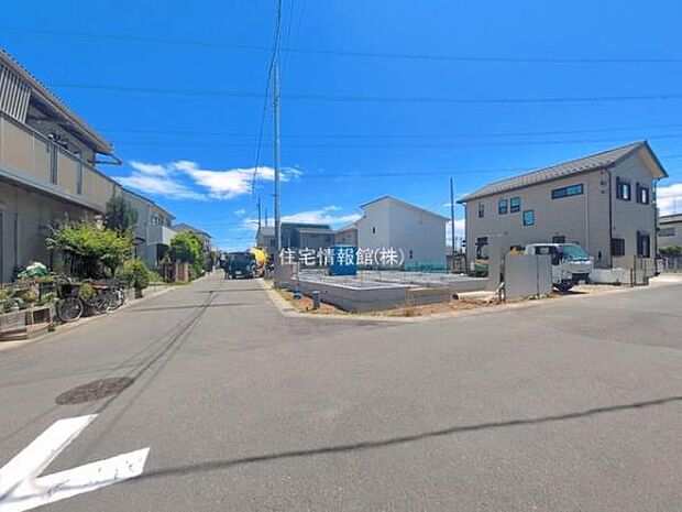 前面道路を含めた現地写真です。