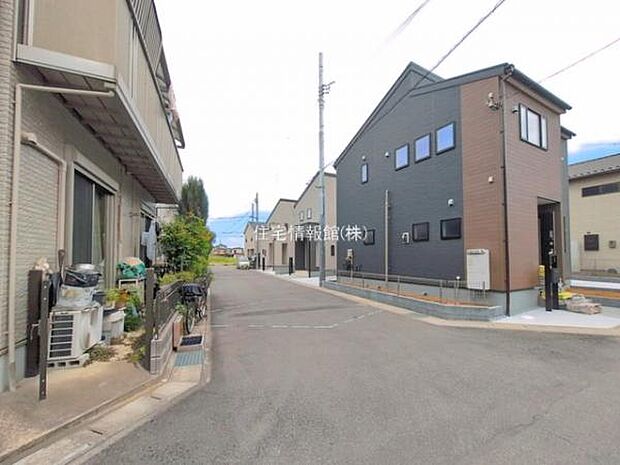 前面道路を含めた現地写真です。