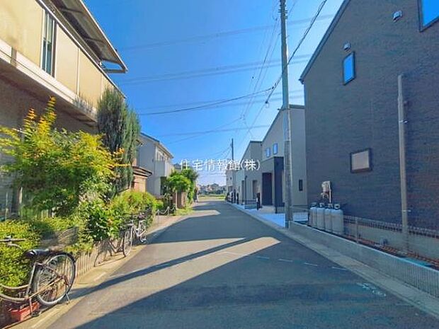 前面道路を含めた現地写真です。