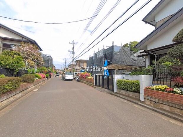 前面道路を含めた現地写真です。