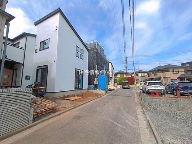 前面道路を含めた現地写真です。