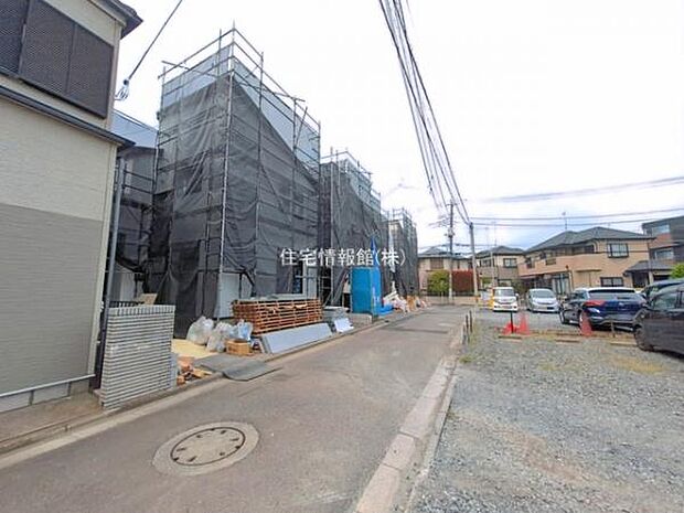前面道路を含めた現地写真です。