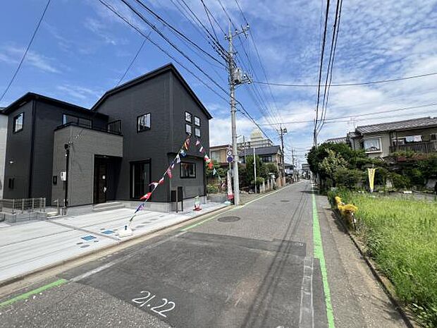 前面道路を含めた現地写真です。