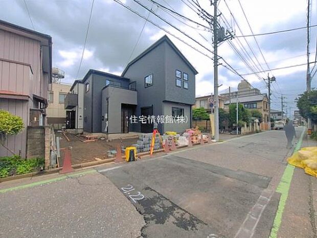 前面道路を含めた現地写真です。