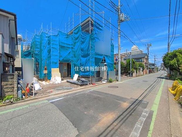 前面道路を含めた現地写真です。