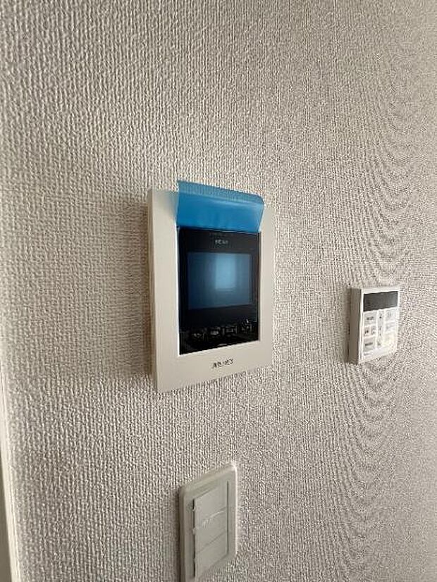 訪問者を確認できるTVモニター付きインターフォンです。
