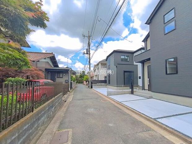 前面道路を含めた現地写真です。