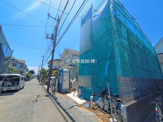 前面道路を含めた現地写真です。