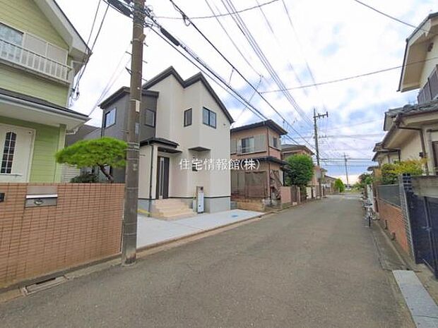 前面道路を含めた現地写真です。
