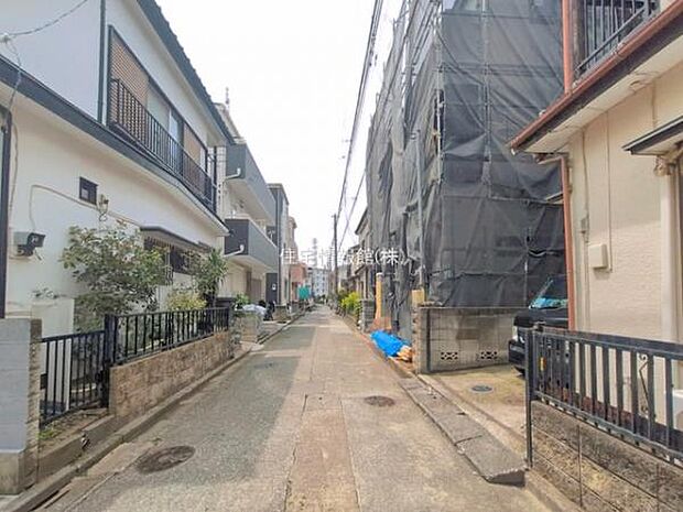前面道路を含めた現地写真です。