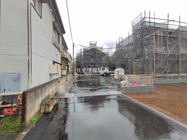 前面道路を含めた現地写真です。
