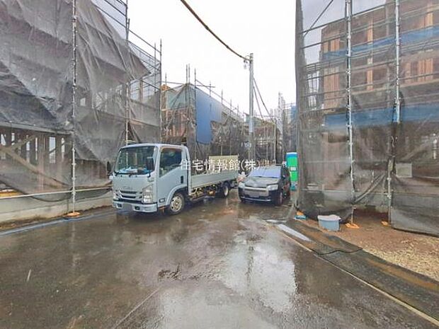 前面道路を含めた現地写真です。